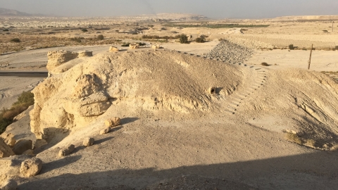 תמונה של נוף מדברי לזכר אמיר פילוסוף